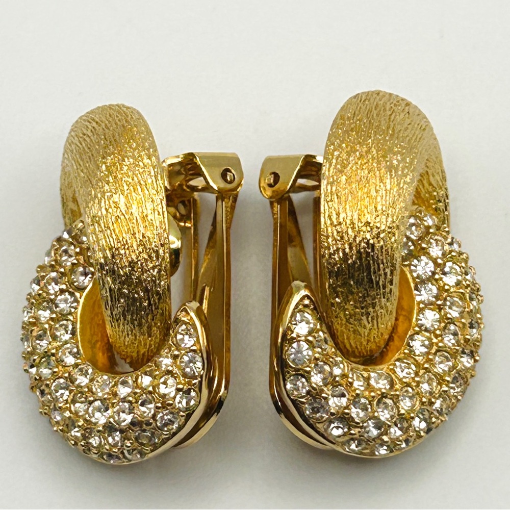 ⚜️Vintage CHRISTIAN DIOR Gold Tone Crystal Love Knot Clip-On Earrings 1980s - Picture 8 of 16
